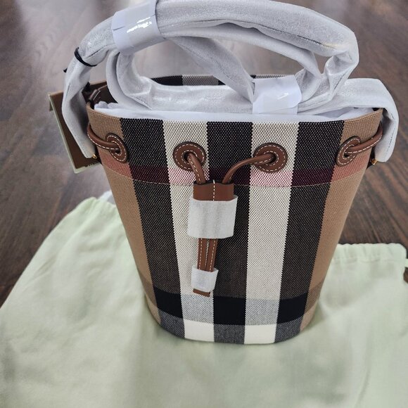 New Burberry canvas bucket bag - Picture 1 of 7